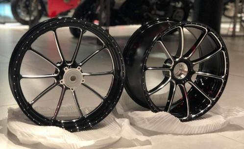 Ducati Diavel velgen