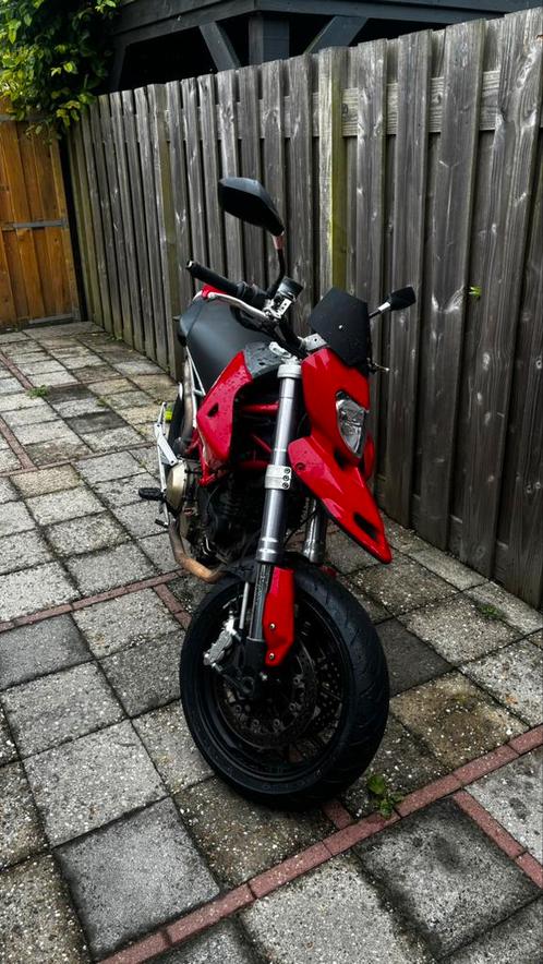 Ducati hypermotard 1100