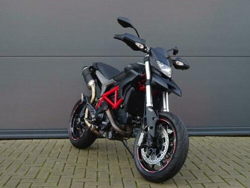 DUCATI HYPERMOTARD 821 2013 mat zwart SC project carbon