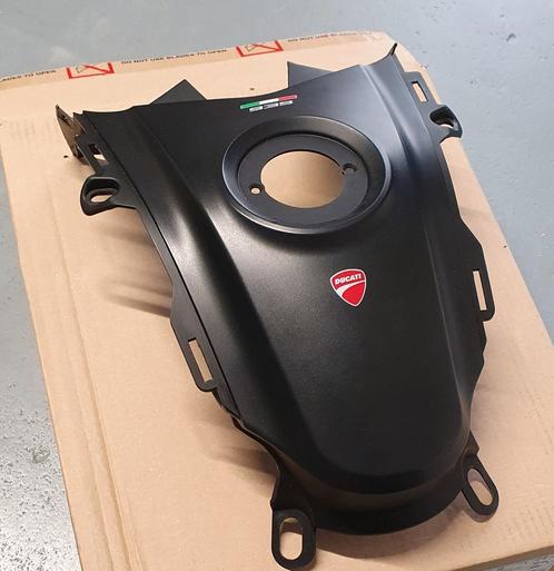 Ducati Hypermotard 939 central cover tank cover