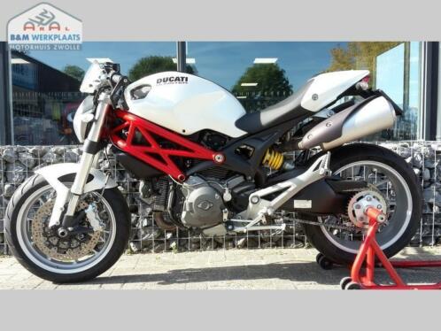 DUCATI M 1100 ABS (bj 2010, 33.200km) Gratis SC Project