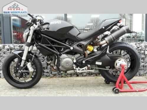 DUCATI M 1100 Monster Black on Black (bj 2009)