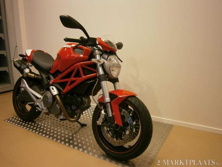 Ducati M 696 