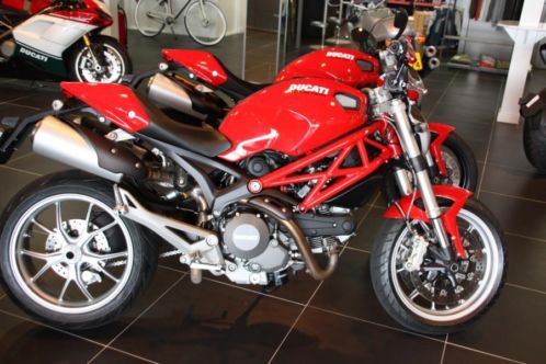 DUCATI M 796 (bj 2010)