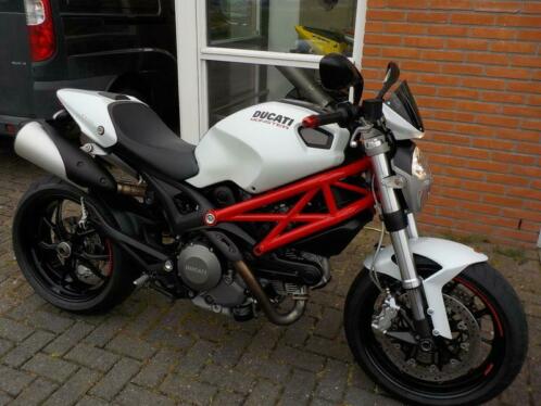 DUCATI M 796 (bj 2011)