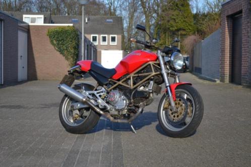 Ducati M900 Monster uit 1999 met vele extras