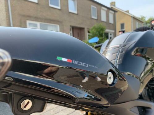 Ducati Monster 1100 EVO