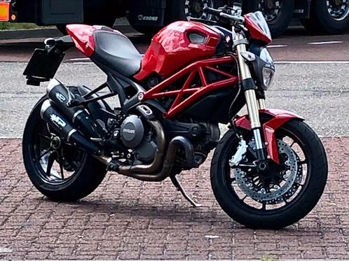Ducati Monster 1100 EVO met veel accesoires