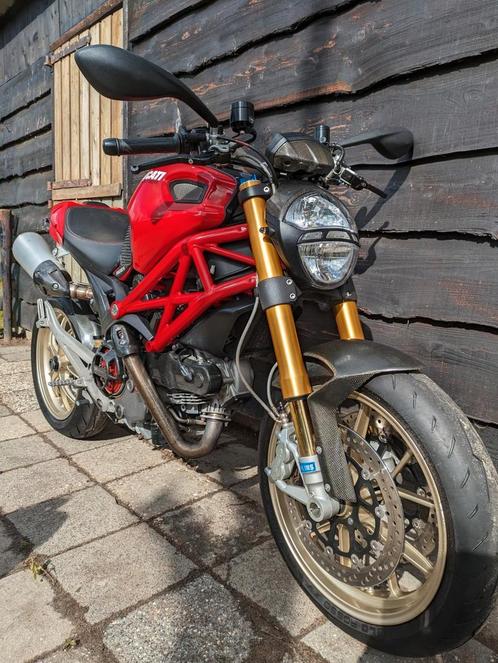 Ducati monster 1100S   30dkm veeeel carbon