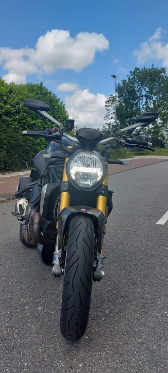 Ducati Monster 1200 S