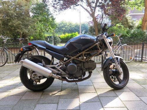 Ducati Monster 600 dark