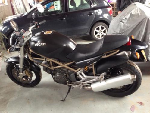 Ducati Monster 600 mat zwart 