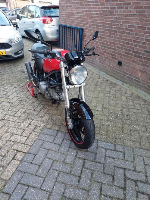 Ducati Monster 600 met lekkage. Moet weg