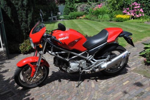 Ducati Monster 620 i.e (2005) met Termignoni pijpen