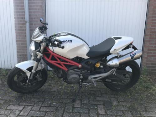 Ducati monster 696 14000 km in nieuwstaat 