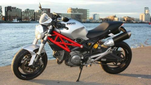 Ducati Monster 696