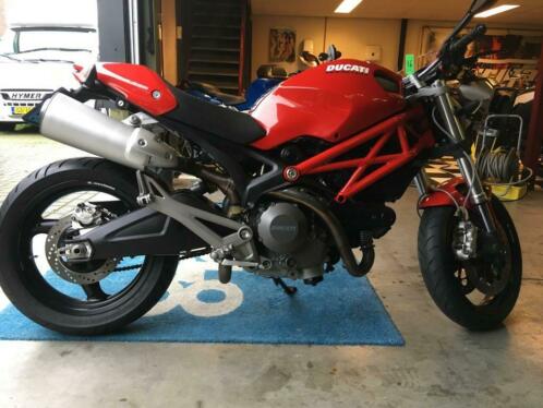 Ducati Monster 696