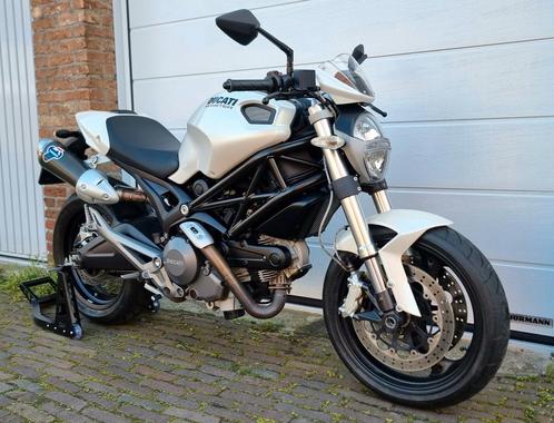 Ducati Monster 696