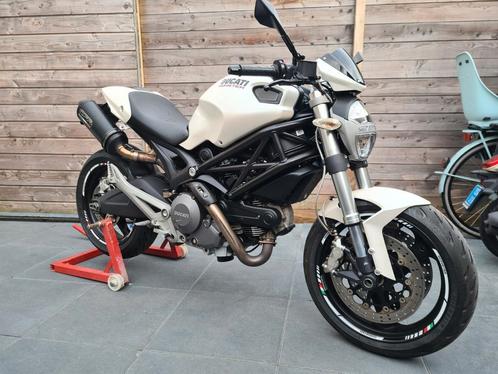 ducati monster 696