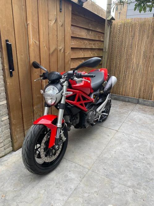 Ducati Monster 696