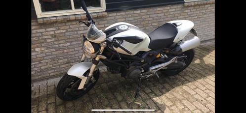 Ducati Monster 696