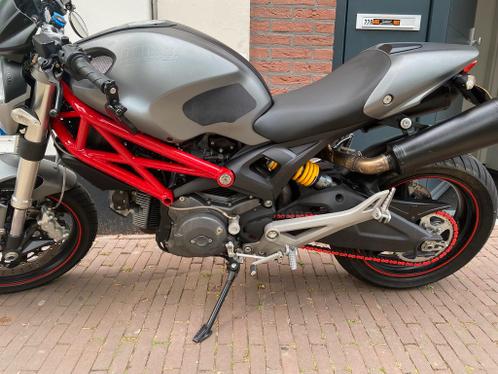 Ducati monster 696 A2 en A
