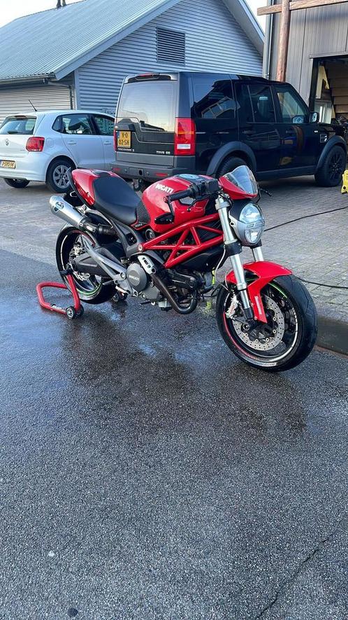 Ducati monster 696. A2  Met quickshifter