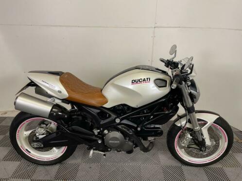Ducati MONSTER 696 ABS LADYx27S ONLY SPECIAL (bj 2010)