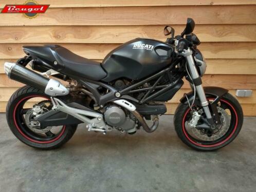 DUCATI MONSTER 696 (bj 2008)