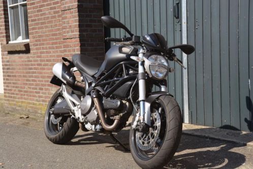 DUCATI MONSTER 696 (bj 2010)