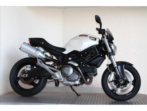 DUCATI Monster 696 M696, M 696