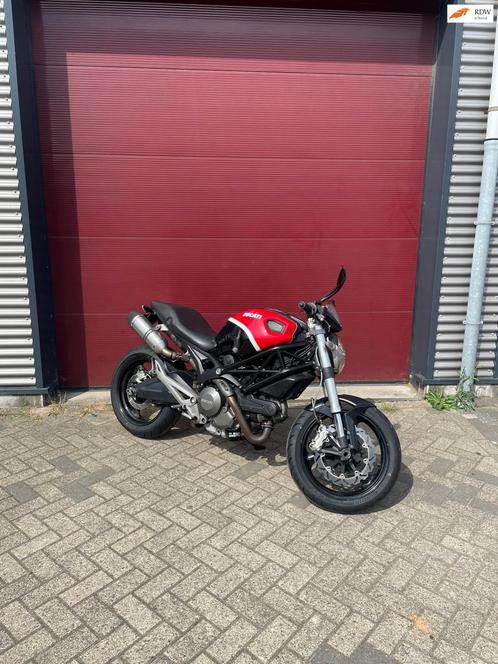 Ducati Monster 696 Nieuwe banden olie filters
