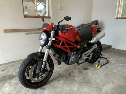 Ducati Monster 696 Plus A2