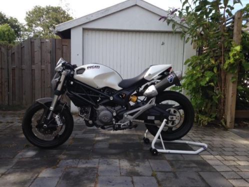 Ducati Monster 696 R 2010