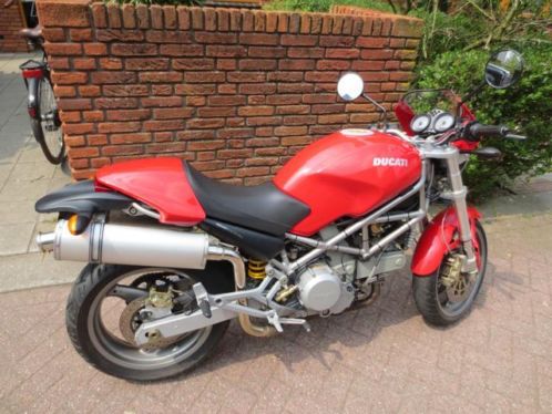 Ducati Monster 750 ie met Star Twin hoge demperset