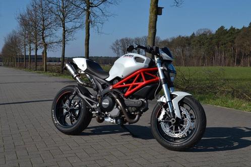 Ducati Monster 796 A2 op kenteken