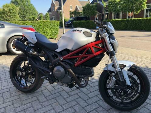 Ducati Monster 796 (BJ 2012) Nieuwstaat
