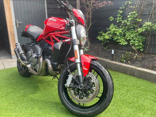 Ducati Monster 821 met veel accessoires (2018)