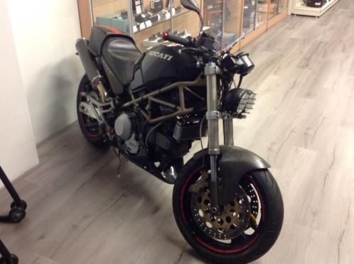 Ducati Monster 900 
