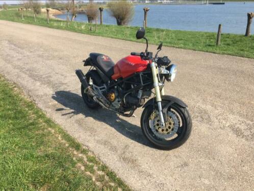 Ducati monster 900