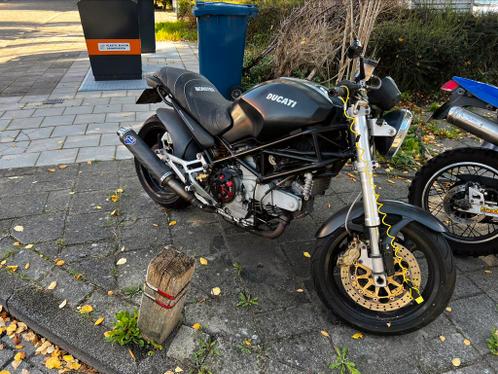 Ducati Monster 900 black edition