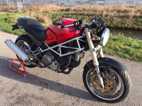 Ducati Monster 900 - voorzien van nieuwe achterband  accu
