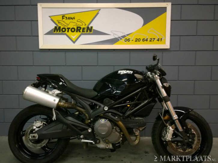 Ducati monster m 696 bj 2010 zeer lichte rijdbare schade