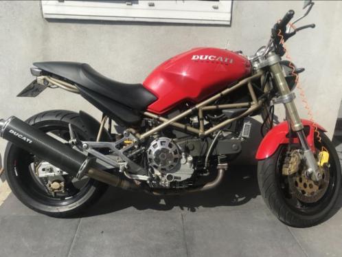 Ducati monster M 900