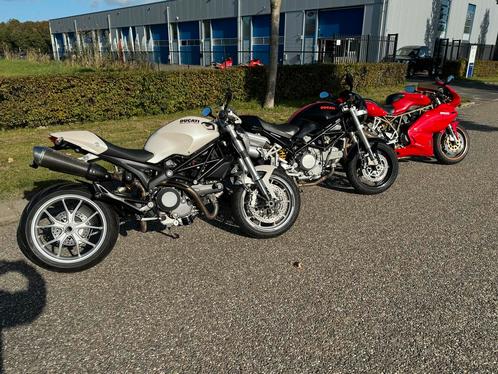 Ducati Monster M1100 een Monster M800 S2R en een 900SS