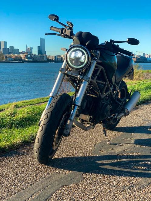 Ducati monster M600 dark