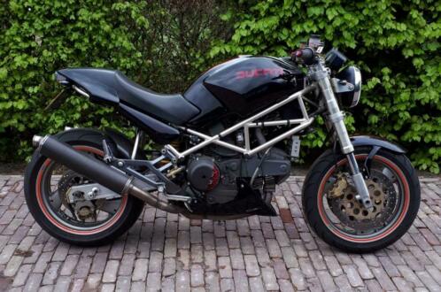 Ducati monster M900