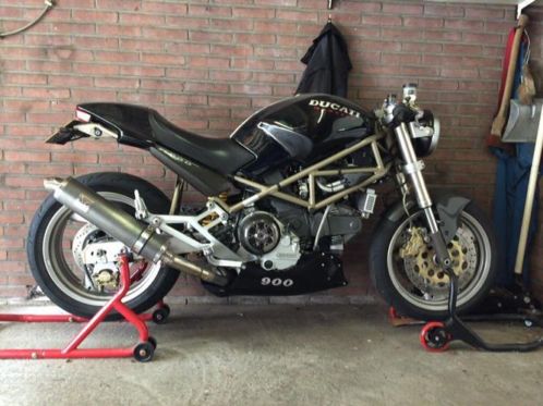Ducati Monster M900