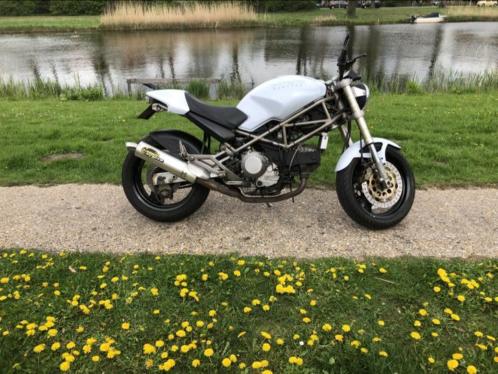 DUCATI monster M900