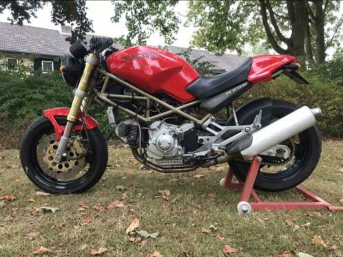 Ducati Monster M900